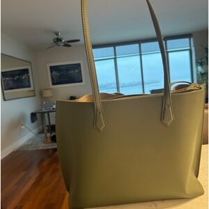 Quince olive green laptop tote bag. Barely used.